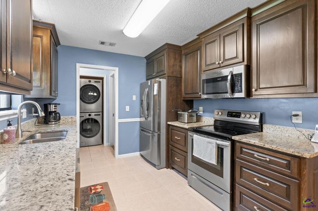 616 Shannon Ridge Drive, Bonaire, GA 31005