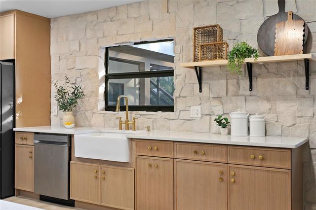 4504 W LAMB AVENUE, Tampa, FL 33629