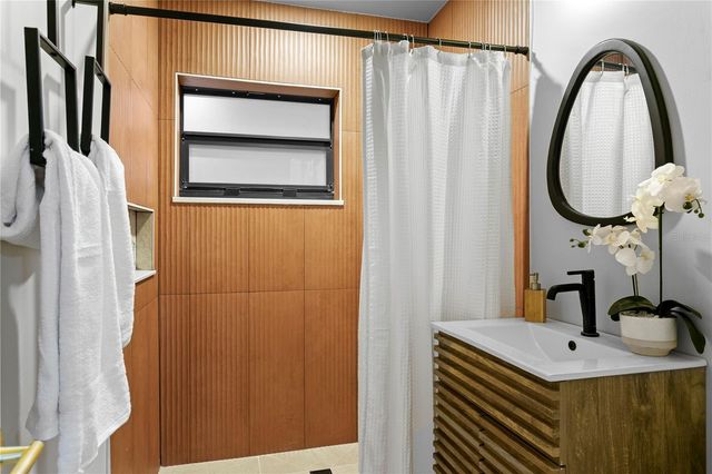 4504 W LAMB AVENUE, Tampa, FL 33629