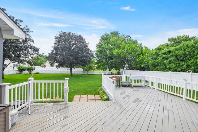 24806 S Potawatomie Trail, Channahon, IL 60410