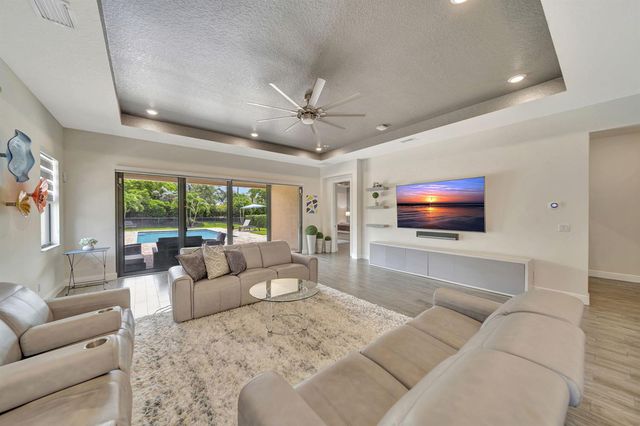 8720 E Baypoint Circle, Parkland, FL 33076