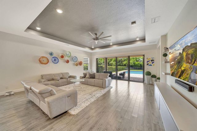 8720 E Baypoint Circle, Parkland, FL 33076