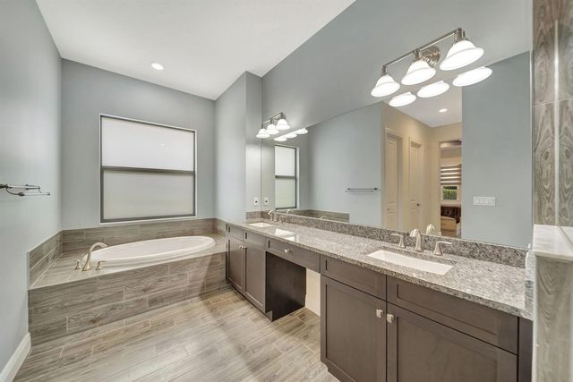 8720 E Baypoint Circle, Parkland, FL 33076