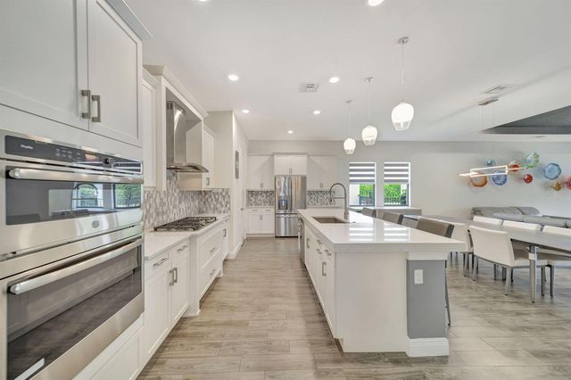 8720 E Baypoint Circle, Parkland, FL 33076