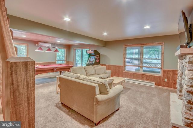 87 PINEKNOLL DR, Lake Harmony, PA 18624