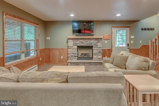 87 PINEKNOLL DR, Lake Harmony, PA 18624