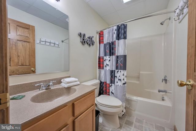87 PINEKNOLL DR, Lake Harmony, PA 18624