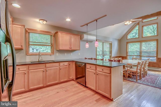 87 PINEKNOLL DR, Lake Harmony, PA 18624