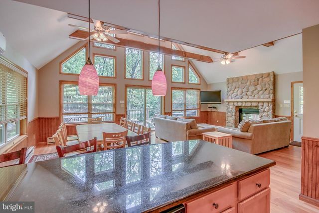 87 PINEKNOLL DR, Lake Harmony, PA 18624