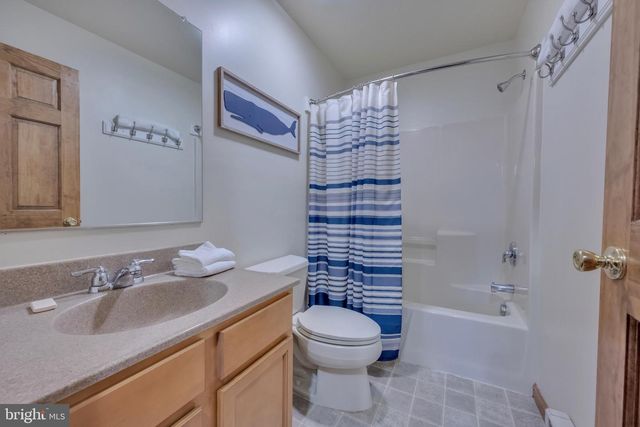 87 PINEKNOLL DR, Lake Harmony, PA 18624