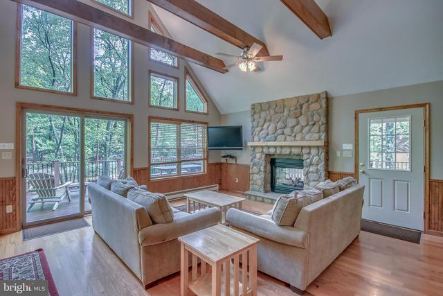 87 PINEKNOLL DR, Lake Harmony, PA 18624