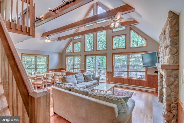 87 PINEKNOLL DR, Lake Harmony, PA 18624