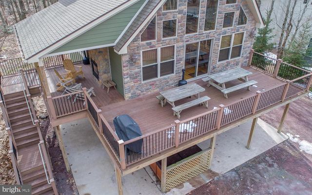 87 PINEKNOLL DR, Lake Harmony, PA 18624