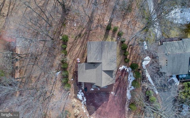 87 PINEKNOLL DR, Lake Harmony, PA 18624