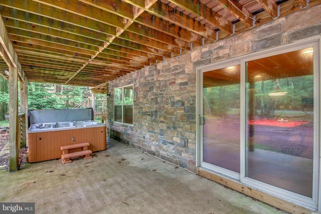 87 PINEKNOLL DR, Lake Harmony, PA 18624