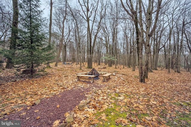 87 PINEKNOLL DR, Lake Harmony, PA 18624