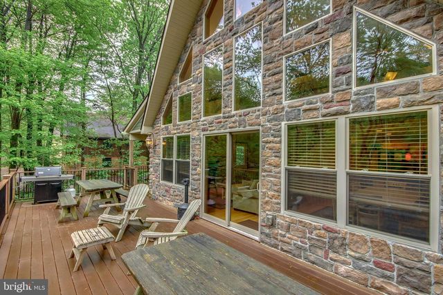 87 PINEKNOLL DR, Lake Harmony, PA 18624