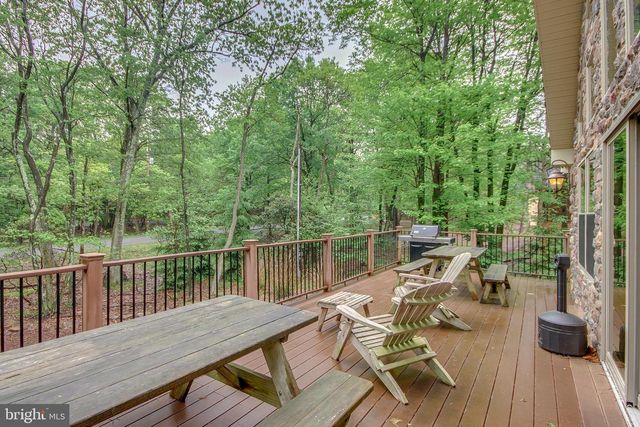 87 PINEKNOLL DR, Lake Harmony, PA 18624