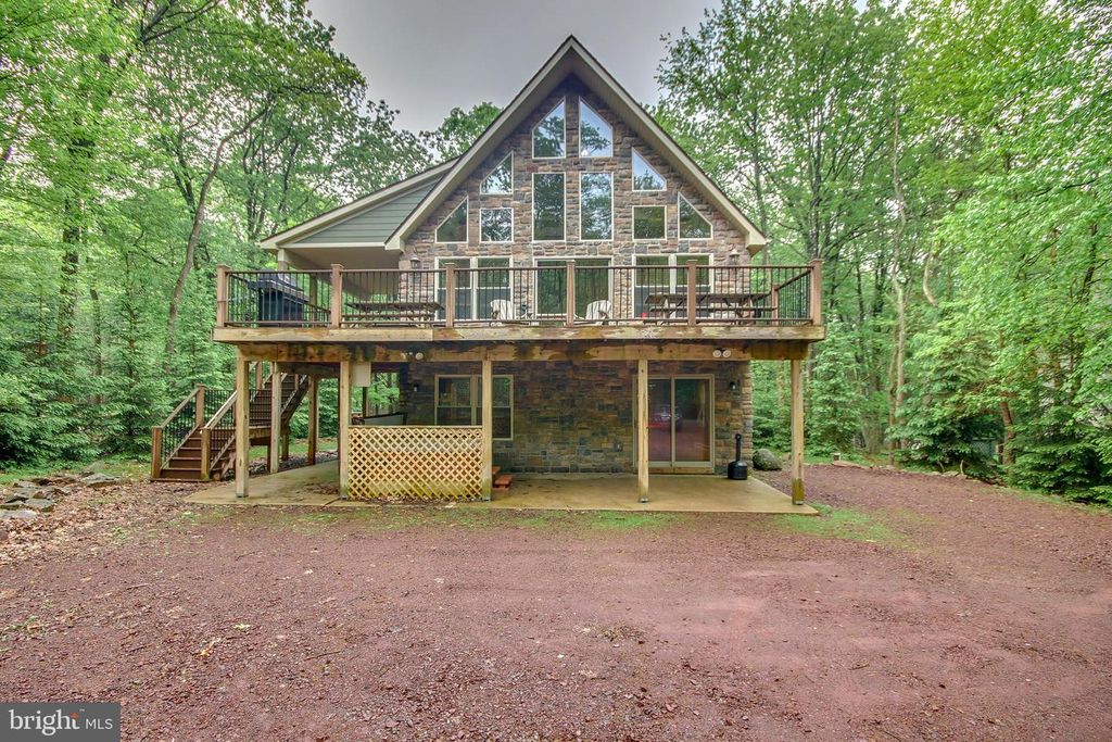 87 PINEKNOLL DR, Lake Harmony, PA 18624