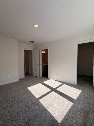 2002 Canterbury Dr 212D, Imperial, PA 15126