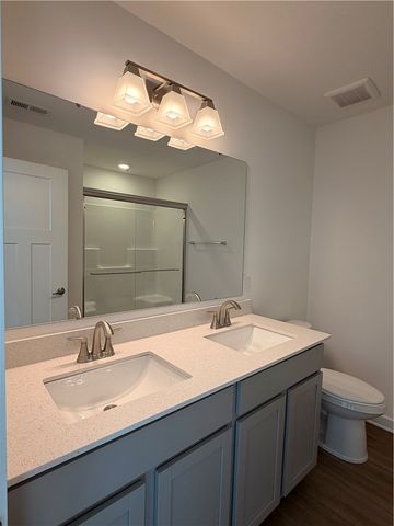 2002 Canterbury Dr 212D, Imperial, PA 15126