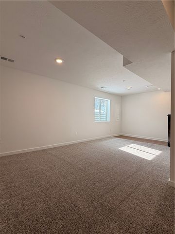 2002 Canterbury Dr 212D, Imperial, PA 15126