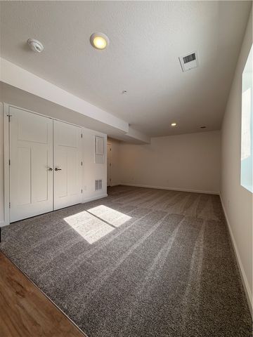 2002 Canterbury Dr 212D, Imperial, PA 15126