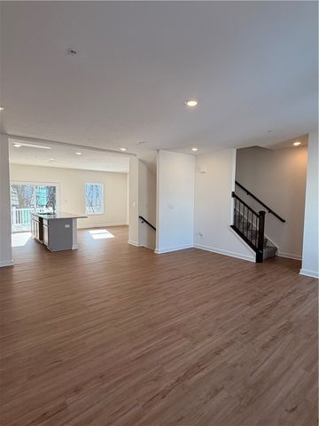 2002 Canterbury Dr 212D, Imperial, PA 15126