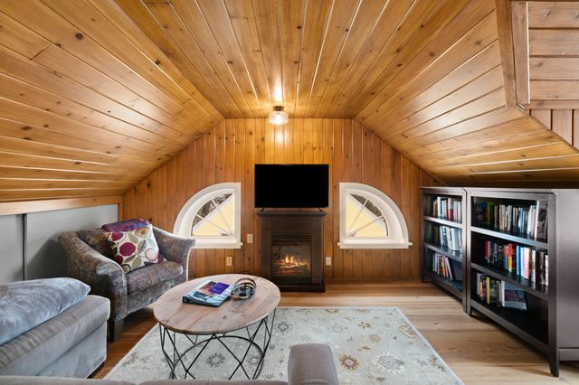 1502 8th Street S, Fargo, ND 58103