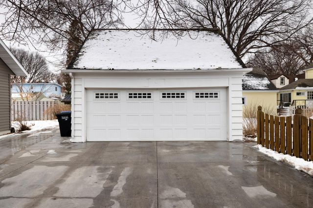 1502 8th Street S, Fargo, ND 58103
