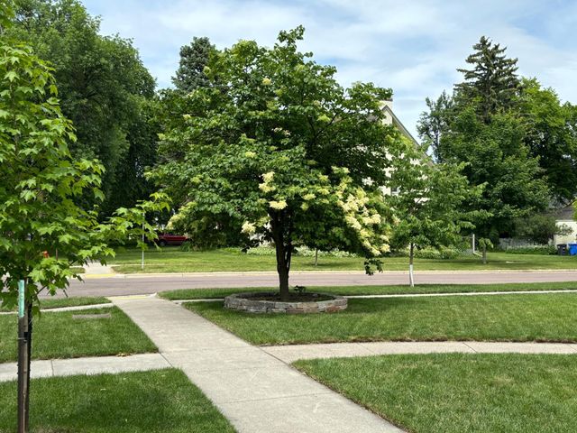 1502 8th Street S, Fargo, ND 58103