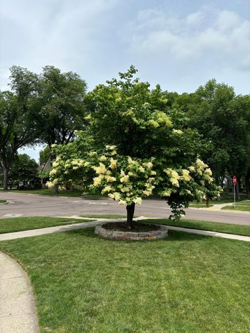 1502 8th Street S, Fargo, ND 58103