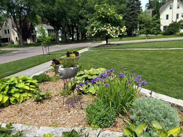 1502 8th Street S, Fargo, ND 58103