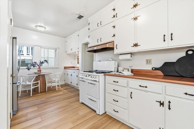 851 38th St, Sacramento, CA 95816