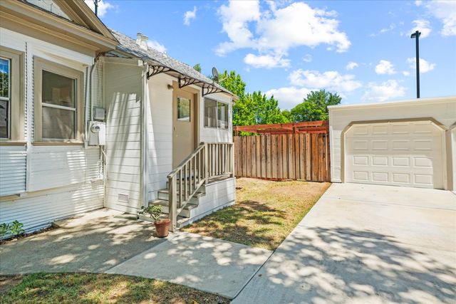 851 38th St, Sacramento, CA 95816