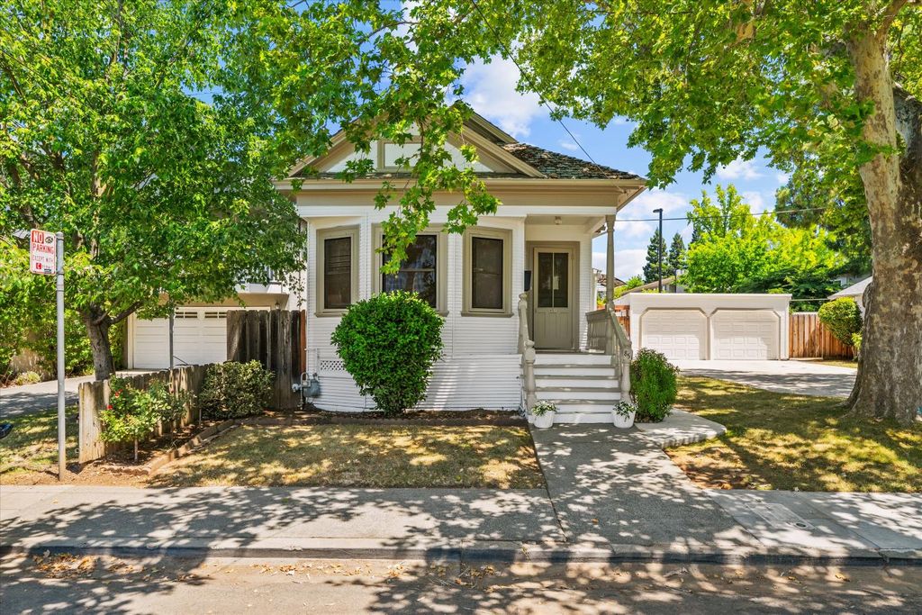 851 38th St, Sacramento, CA 95816