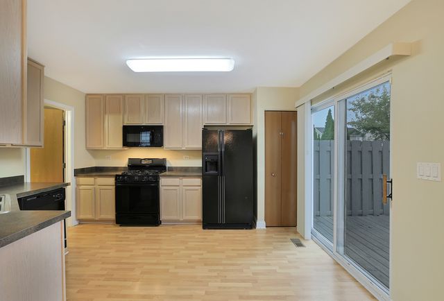 3184 Impressions Drive 3184, Lake In The Hills, IL 60156