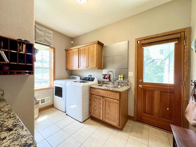 W151N7299 Paseo LANE, Menomonee Falls, WI 53051