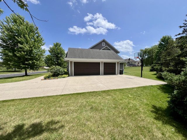 W151N7299 Paseo LANE, Menomonee Falls, WI 53051
