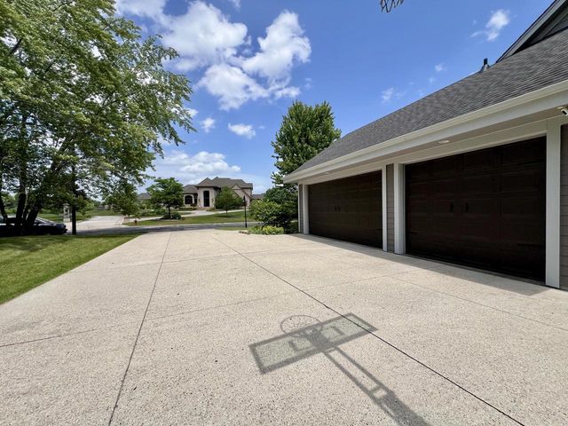 W151N7299 Paseo LANE, Menomonee Falls, WI 53051