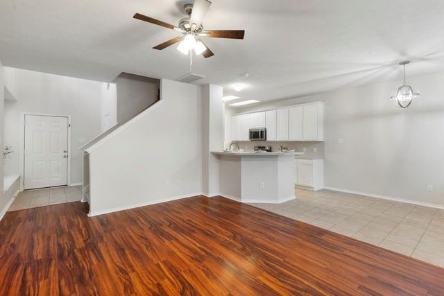 215 W Stedhill Loop, The Woodlands, TX 77384