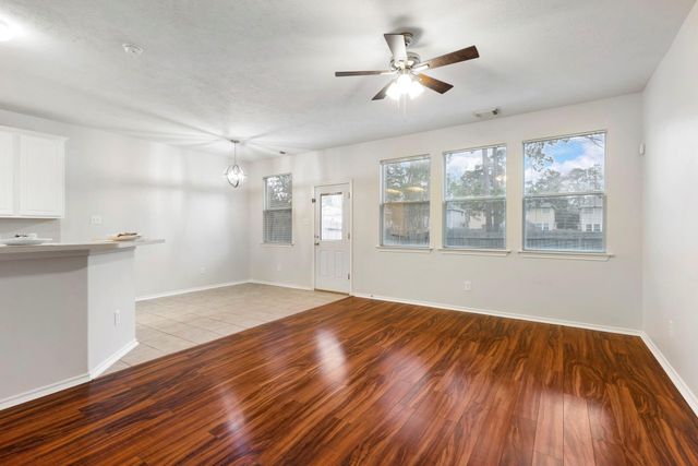 215 W Stedhill Loop, The Woodlands, TX 77384