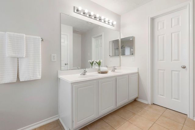 215 W Stedhill Loop, The Woodlands, TX 77384