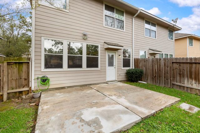 215 W Stedhill Loop, The Woodlands, TX 77384