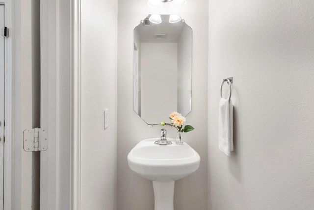 215 W Stedhill Loop, The Woodlands, TX 77384