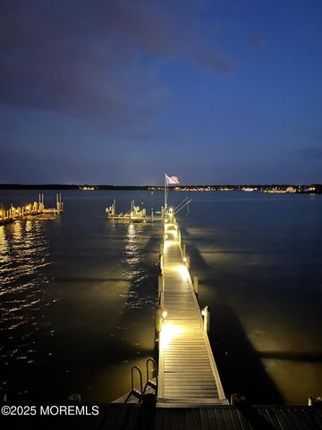 193 Bay Stream Drive, Toms River, NJ 08753