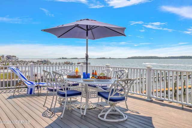 193 Bay Stream Drive, Toms River, NJ 08753