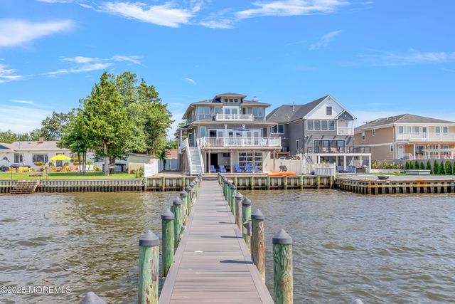 193 Bay Stream Drive, Toms River, NJ 08753