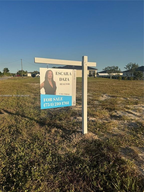 Image 2 of property listing at 4336 NW 33rd St, Cape Coral, FL 33993