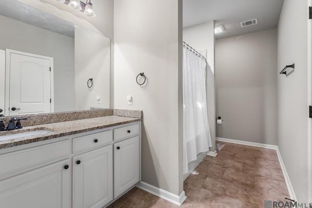728 Pine Hollow Dr, Gonzales, LA 70737